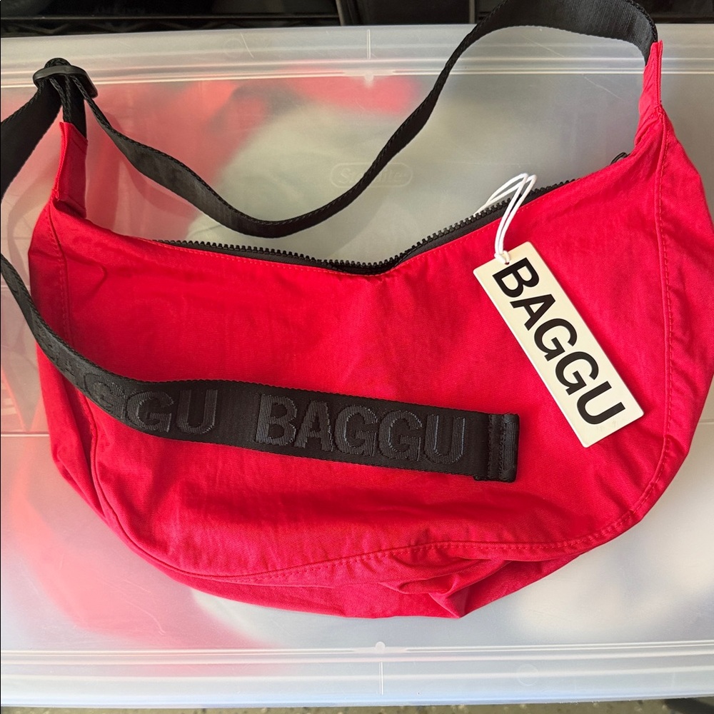 BAGGU medium candy apple color  crossbody Bag